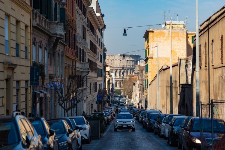 Foto de Polícia Corrida De Carro Pela Rua Em Roma Itália e mais