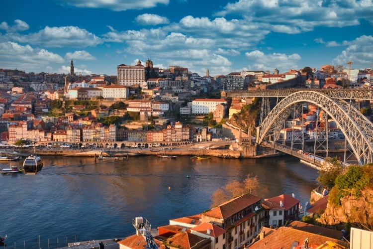 https://www.eurodicas.com.br/wp-content/uploads/2023/04/quanto-custa-viajar-para-portugal.jpg