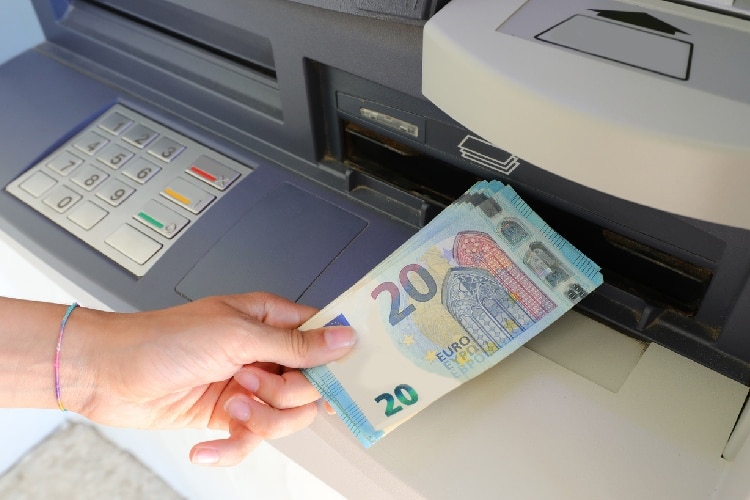 Como abrir conta bancária na Itália? - Remessa Online